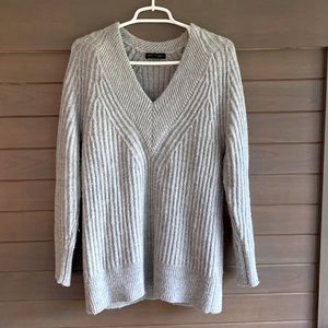 Banana Republic XS V-Neck Sweater, Gray